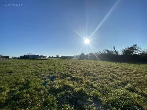 Terrain à bâtir de 441 m² à COURCON (17)