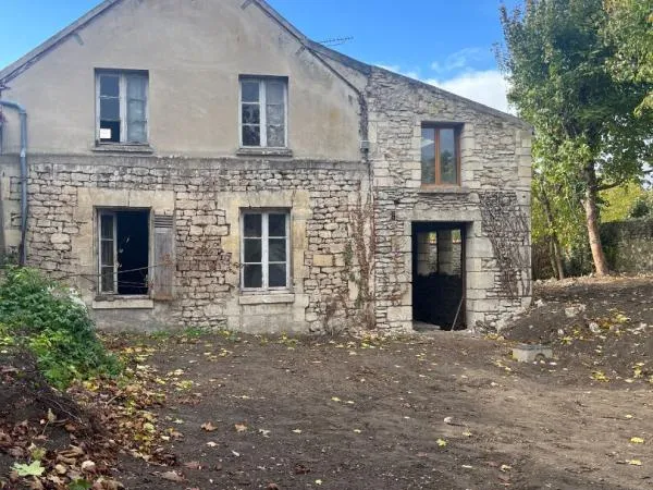 Maison ancienne à Vineuil St Firmin