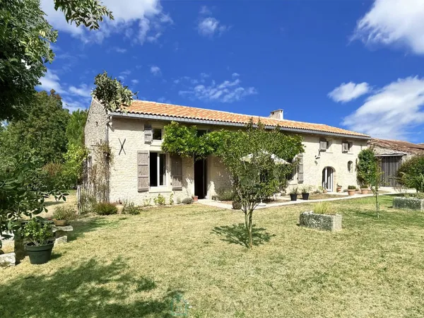 Maison de village 8 pièces 242 m²