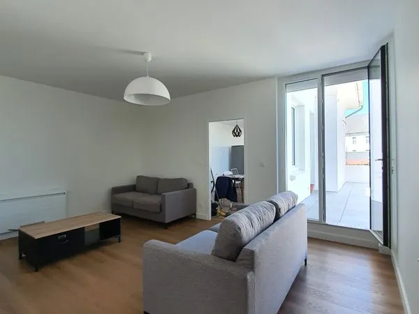 Chambre en colocation meublée avec salle d'eau personnelle- Terrasse 40m² & Parking inclus
