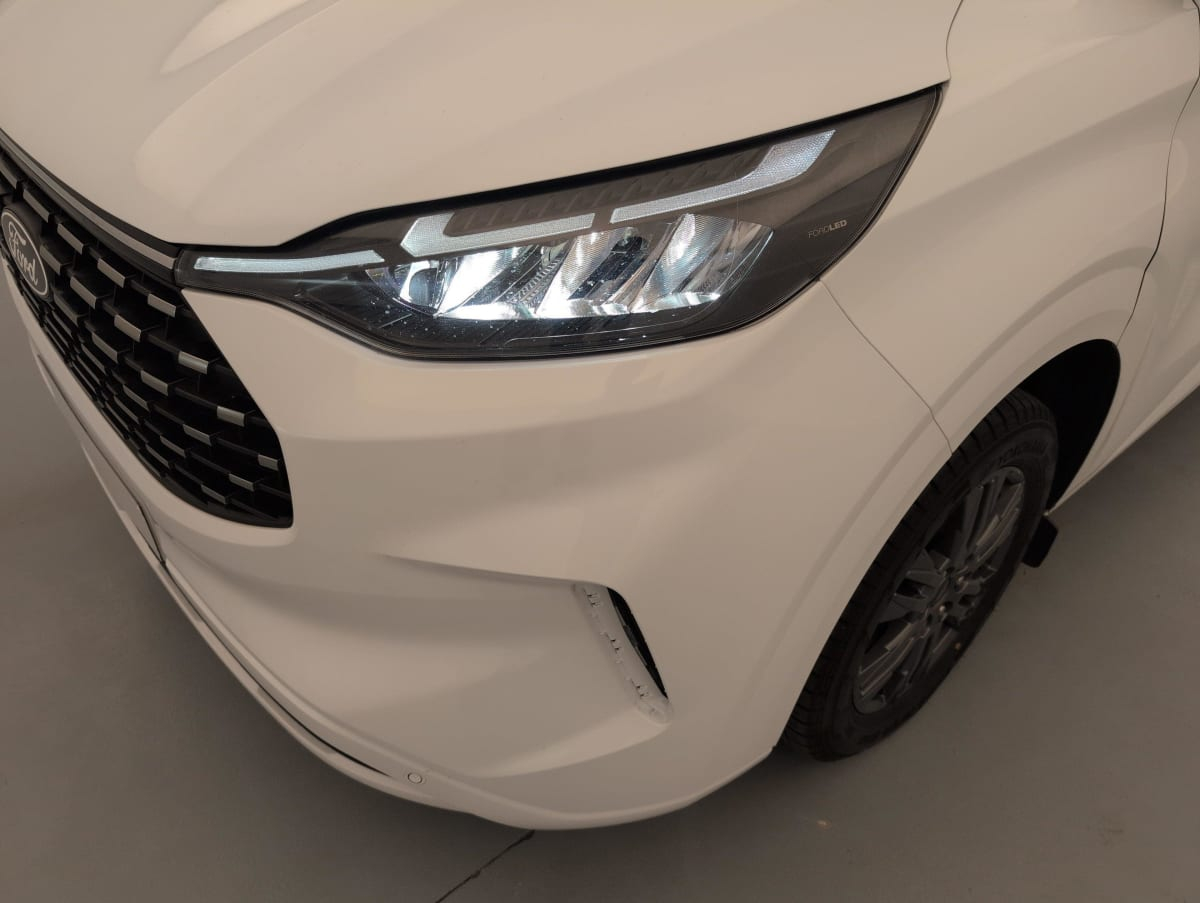 Ford Tourneo Custom — photo 19