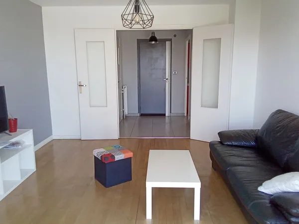CHAMBRE MEUBLÉE EN COLOCATION - VILLEURBANNE - MÉTRO FLACHET
