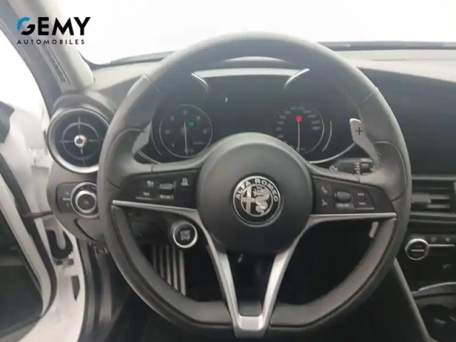 Alfa Romeo Giulia 2.2 210 ch at8 q4 — photo 4