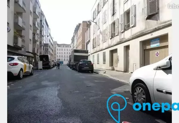 Parking/box 12 m² PARIS 18