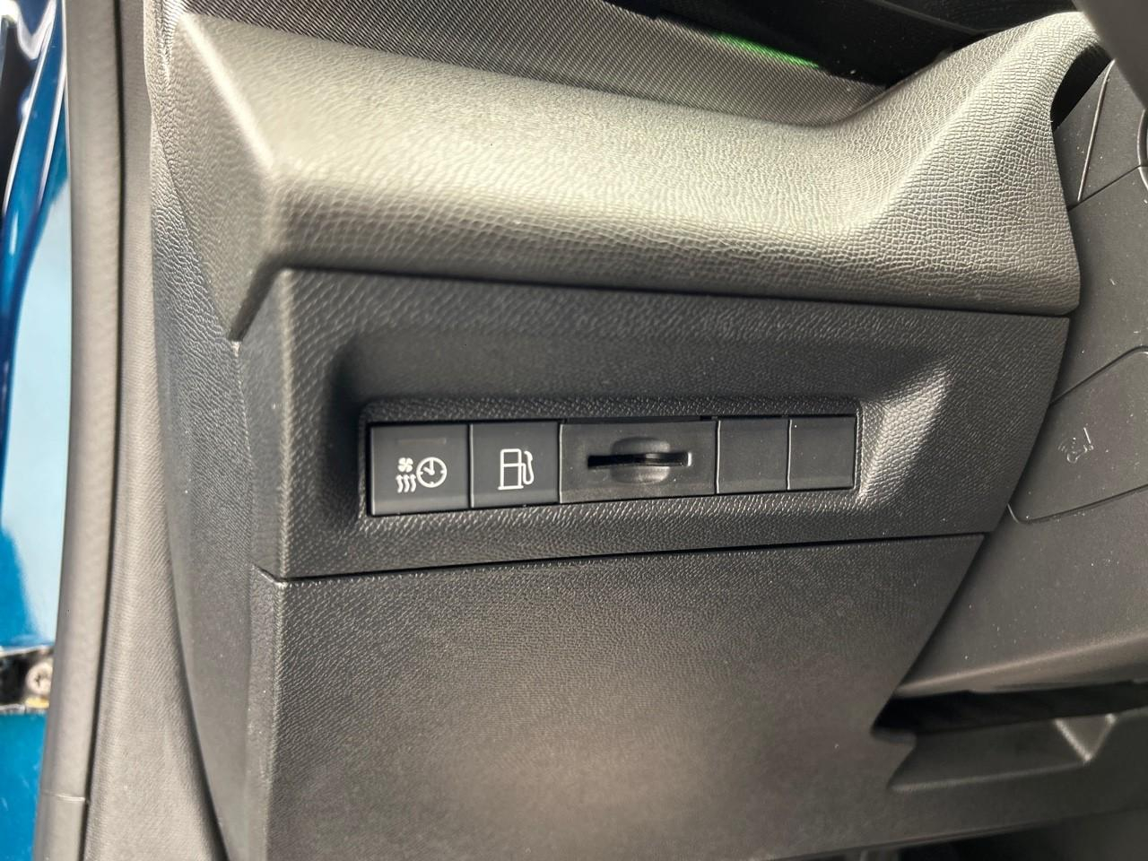 Peugeot 308 phev 180 e-eat8 gt — photo 26