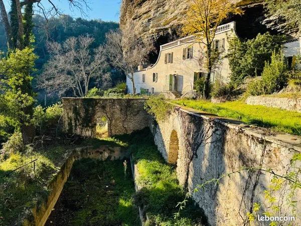 Maison troglodyte L'ilse sur la Sorgue