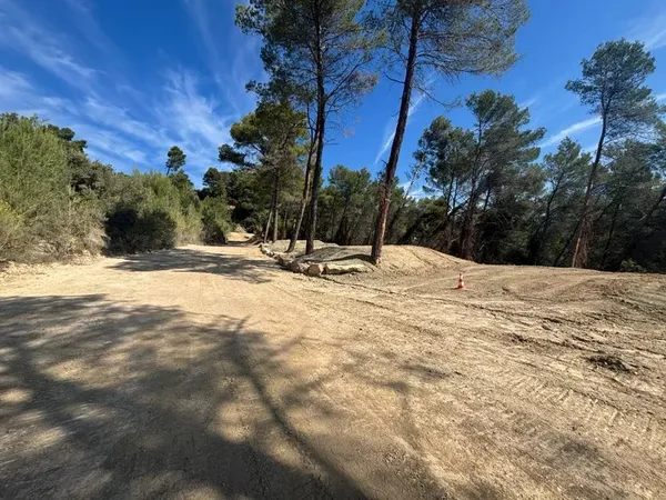 FIGANIÈRES – TERRAIN AGRICOLE ET FORESTIER DE PLUS DE 9 HECTARES