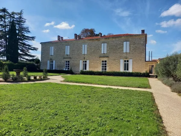 Vendée - Logis rénové - 3ha de parc avec tennis et piscine