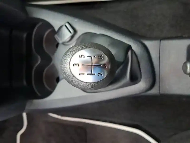 Dacia Sandero sce 75 — photo 28