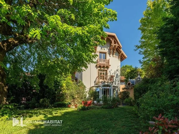 Maison 7 pièces 250 m²
