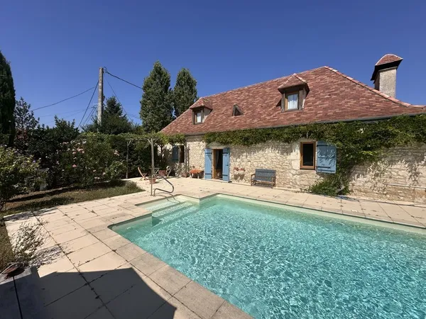 Une magnifique propriété de style cottage, pleine de charme et