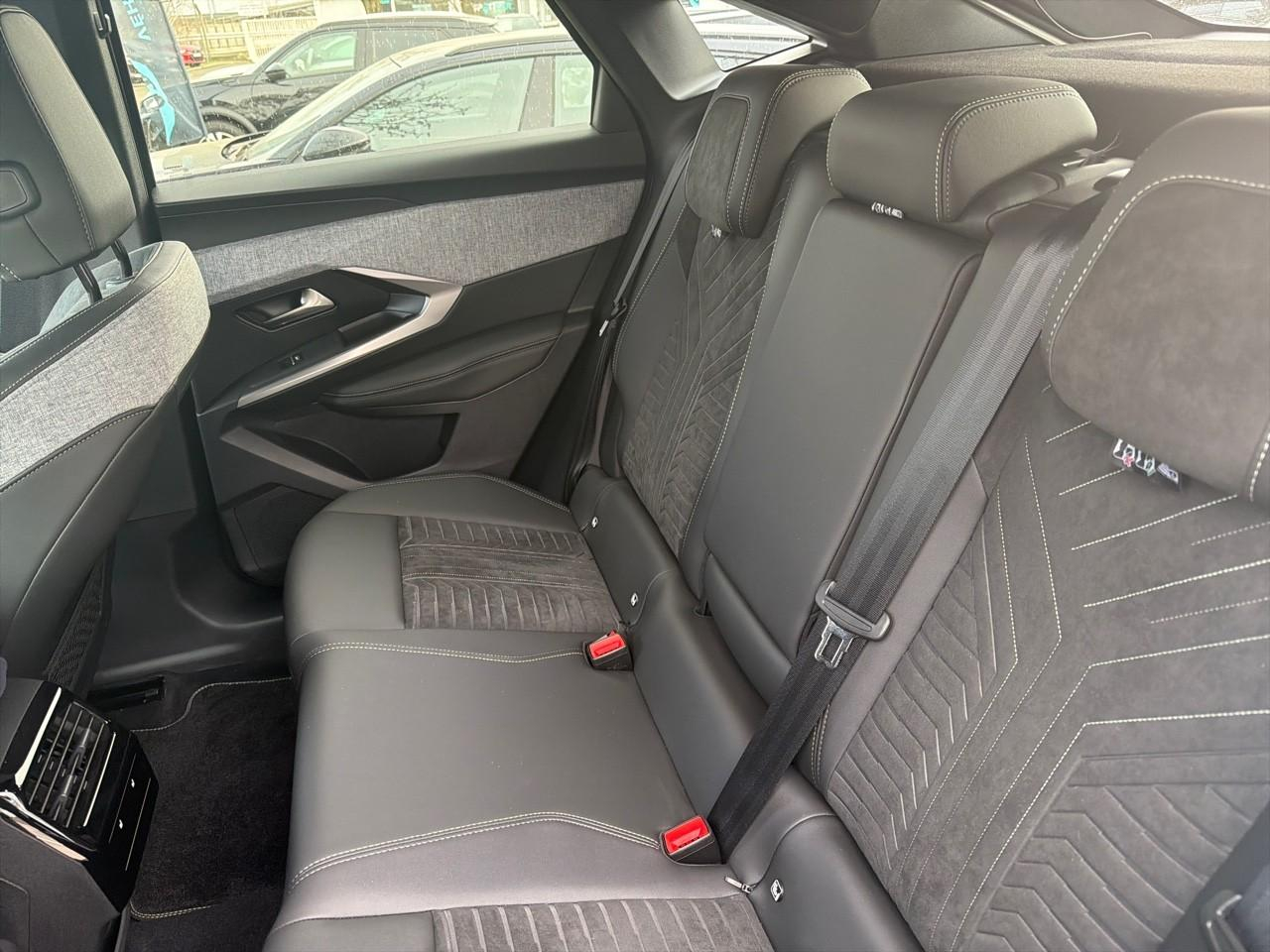Peugeot 3008 hybrid 145 e-dcs6 gt — photo 10