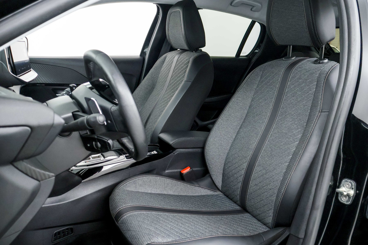 Peugeot 208 — photo 12