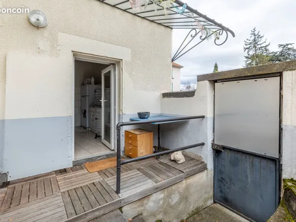 CHAMALIERES maison, 3 chres, bureau, dressing, garage, terrain 325 000 euros FAI
