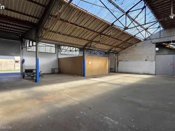 Local 1600 m² Marseille-en-Beauvaisis