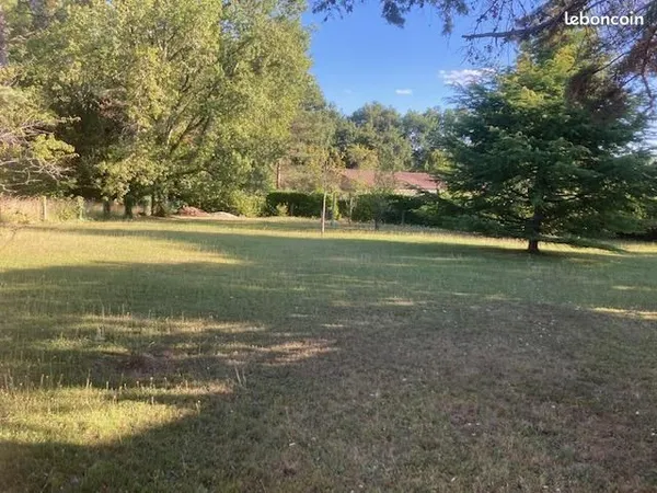 Terrain à bâtir avec dépendance 50 m2
