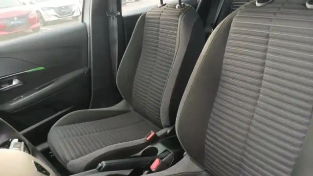 Peugeot 208 puretech 75 s&amp;s bvm5 — photo 10