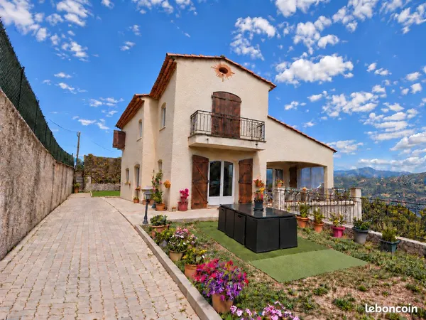 Baisse de prix - Haut de villa 165 m² vue mer, jardin privatif, entrée et parking indépendants - Dir