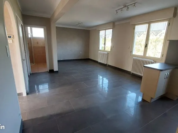 Maison mitoyenne située dans impasse au calme