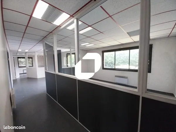 Bureau 600 m²