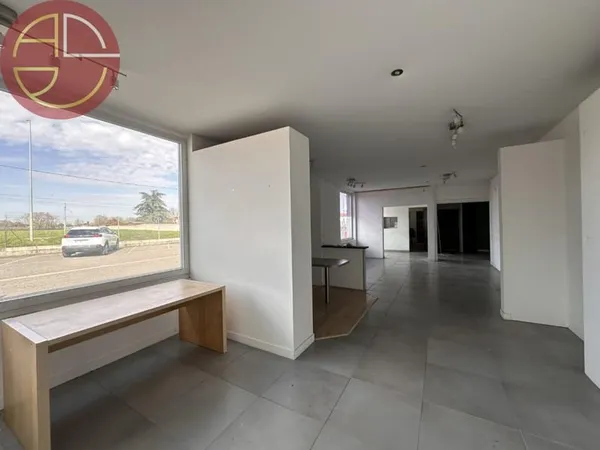 Local d’activité et entrepôt Location Pins-Justaret 420m² 3030€