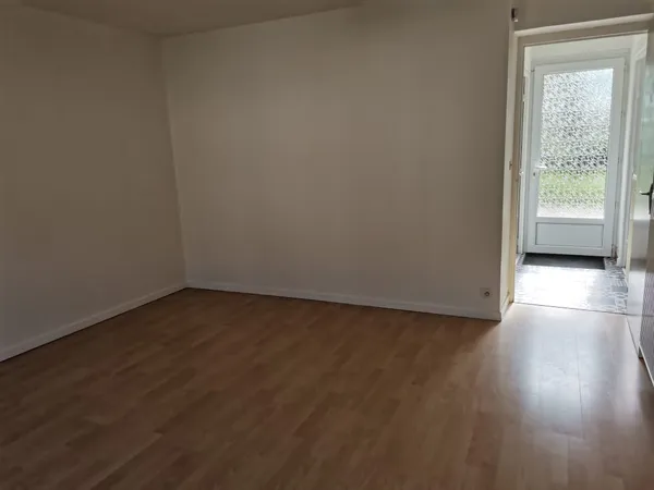 Loue appartement avec jardin privatif