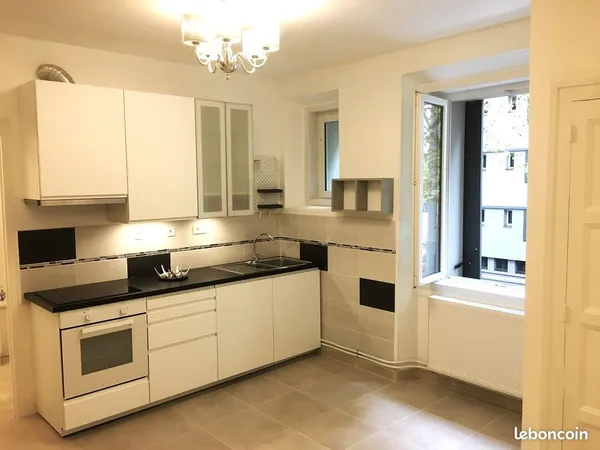 Appartement T2 - 52 m² - Grenoble Stade des Alpes - Parking, cave et grenier