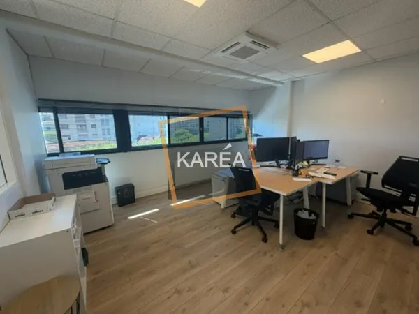 Local professionnel 66 m²