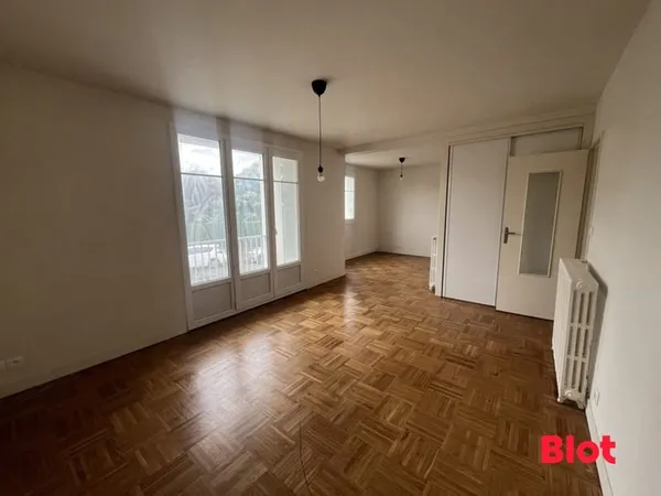 A LOUER - RENNES - RUE ZACHARIE ROUSSIN - 5 pièce(s) 78.62m2 - Balcon -