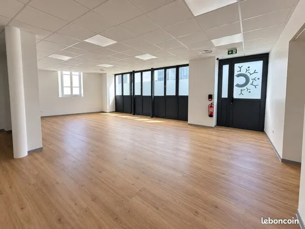 LOCAL COMMERCIAL DE 176 m² AVEC CAVE - AURILLAC