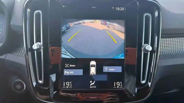Volvo Xc40 t2 129 ch — photo 13