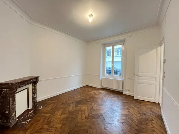 APPARTEMENT T3 57M² - HYPER CENTRE ERLON