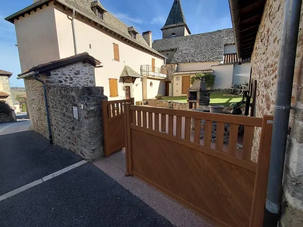 Maison de village de caractère avec 3 chambres terrasse et garage à St Constant - Fournoulès