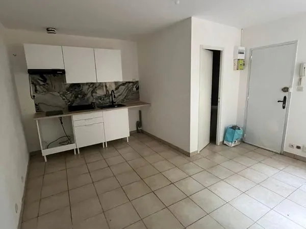 Charmant F2 sur cour au calme - Centre-ville Bar-le-Duc - 26m² - 400 CC