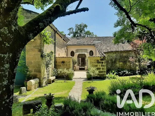 Maison 10 pièces 300 m²