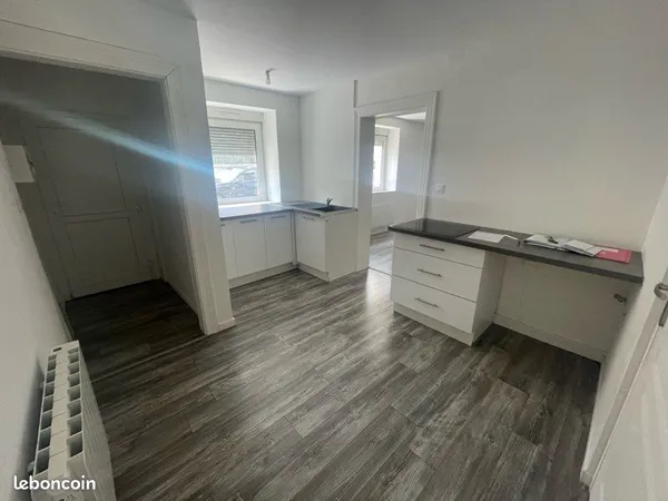 À louer - maison de ville rénovée F1