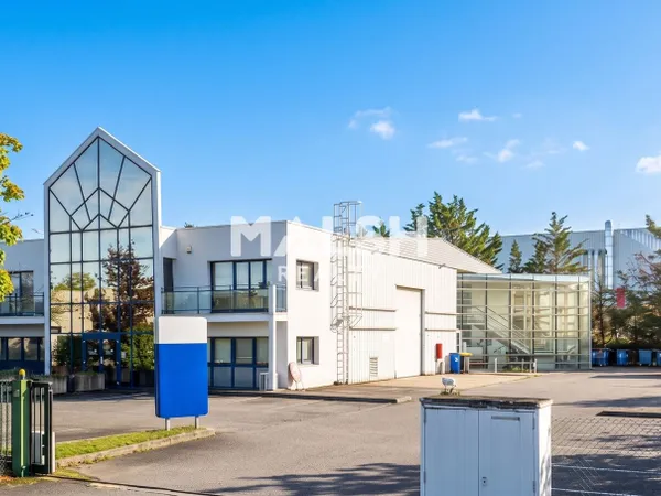 Local professionnel 1106 m²
