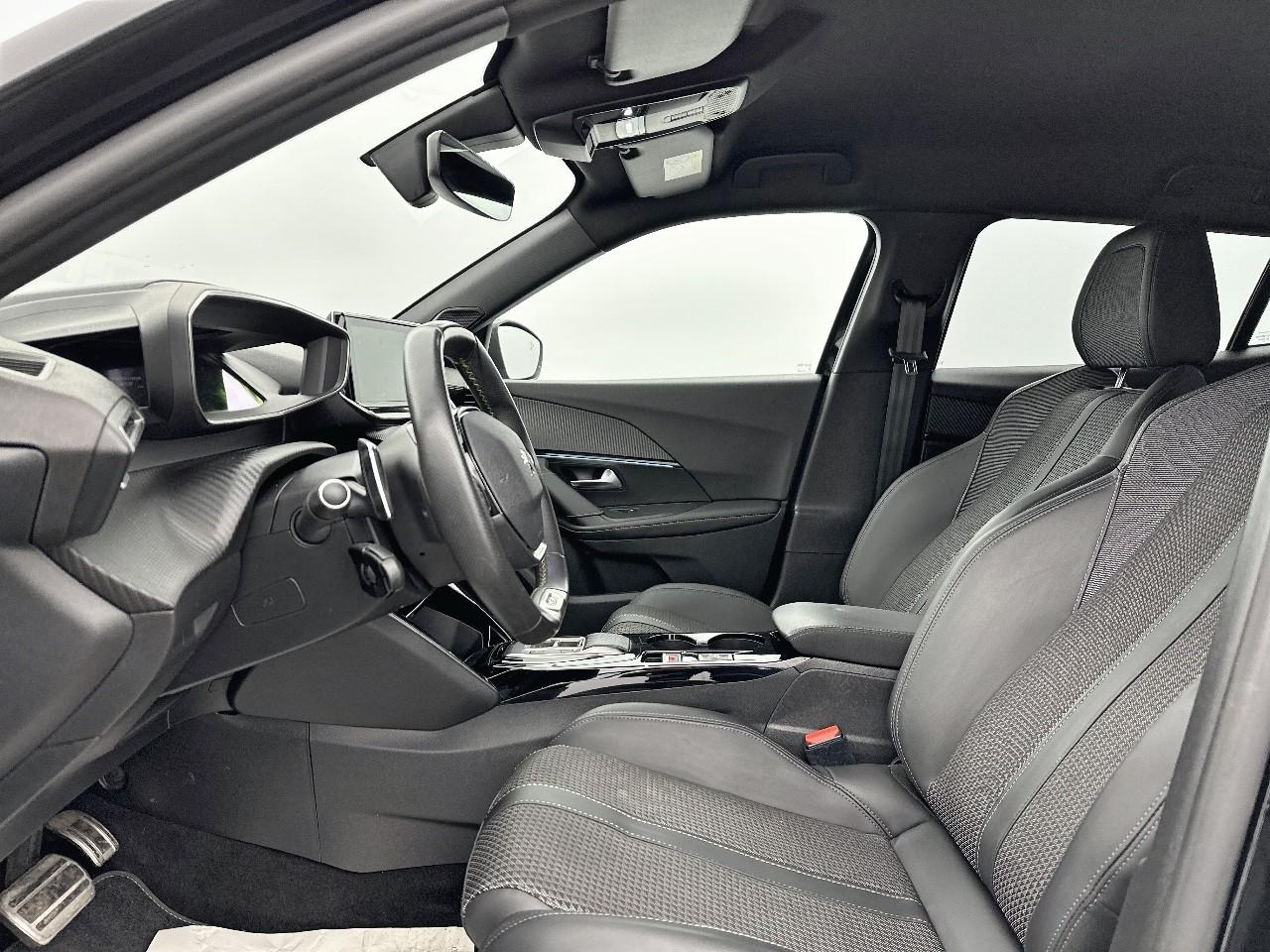 Peugeot 2008 puretech 130 s&s eat8 gt — photo 10