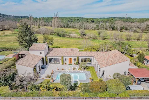 Villa 11 pièces 365 m²