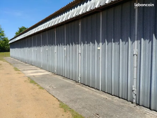 Garage bétonné 15 m2 videosurveille
