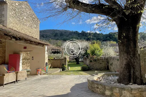 Maison 9 pièces 338 m²