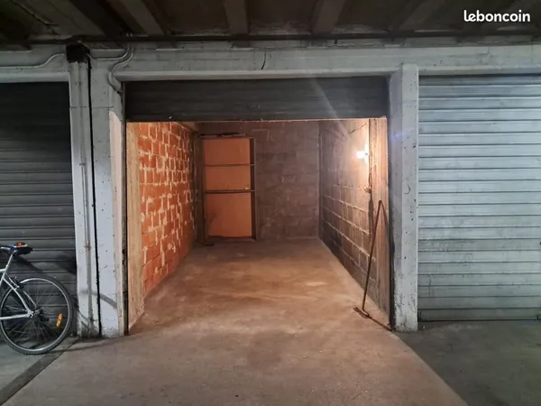 Garage 17m2 au 17 Chemin de la Capuche, 38100 Grenoble