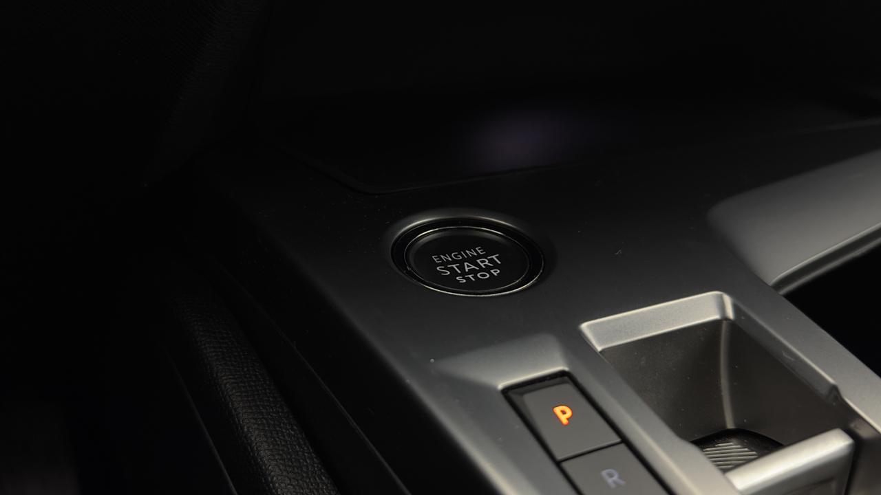 Peugeot 308 SW PHEV 180 e-EAT8 — photo 29