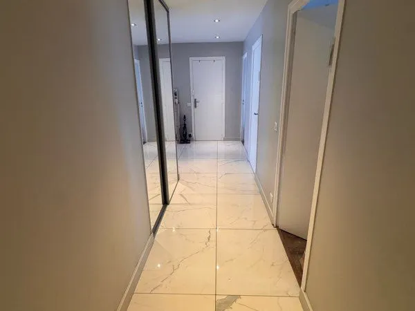 T3 rénové de 73 m² - Traversant, 2 balcons et cave - Villeurbanne Gratte-Ciel