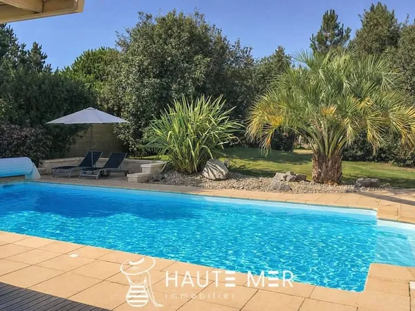 Maison de plain-pied 8 pièces 233 m²