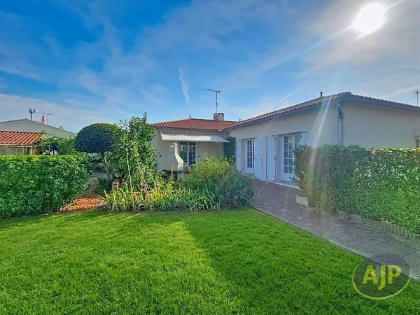 Maison Lucon 6 pièce(s) 127 m2