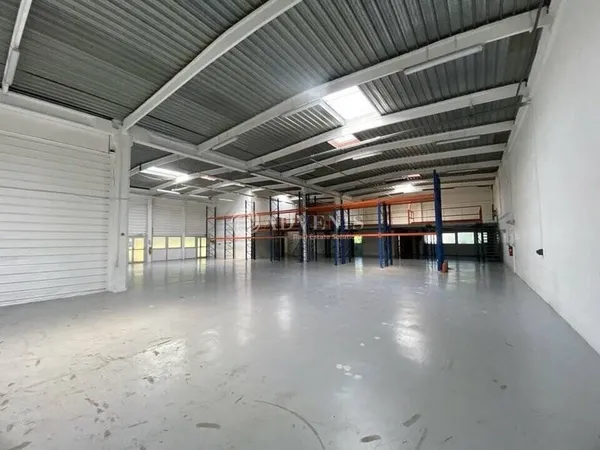 Entrepôt 752 m²
