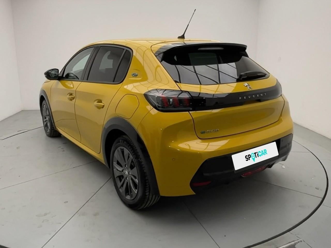 Peugeot 208 electrique 50 kwh 136ch allure — photo 3