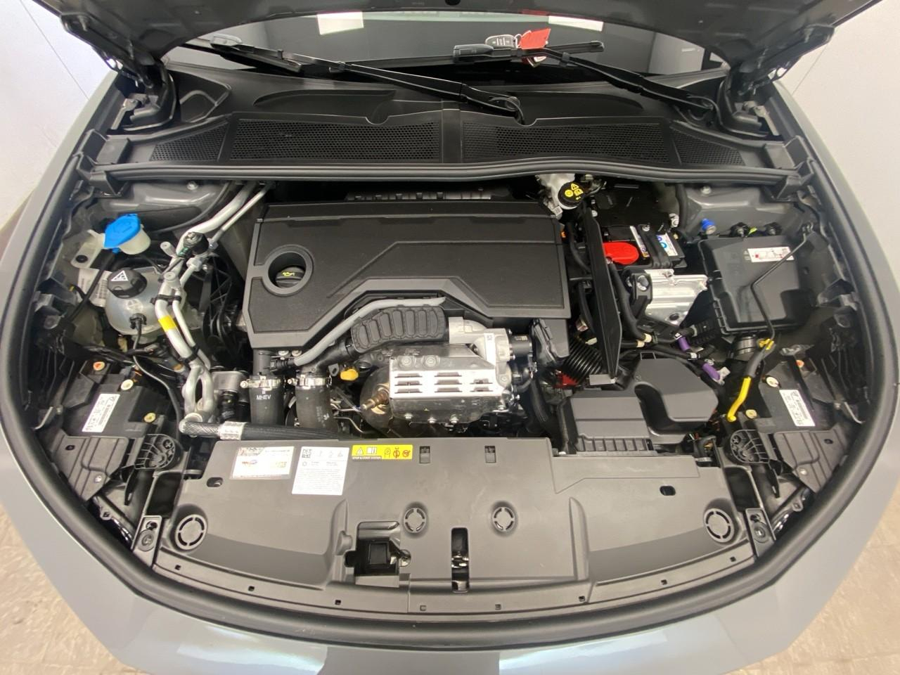 Peugeot 408 hybrid 136 e-dcs6 gt — photo 14
