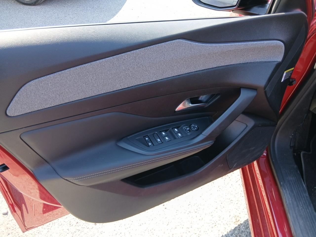Peugeot 308 puretech 130ch s&s eat8 allure — photo 14